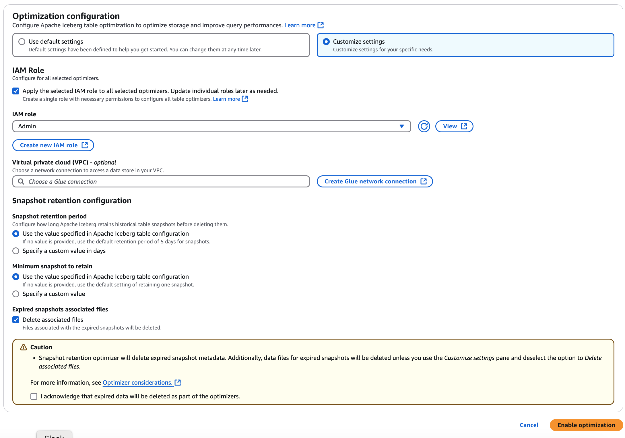 Seite mit den Tabellendetails von Apache Iceberg mit der Option Aufbewahrung aktivieren > Einstellungen anpassen.