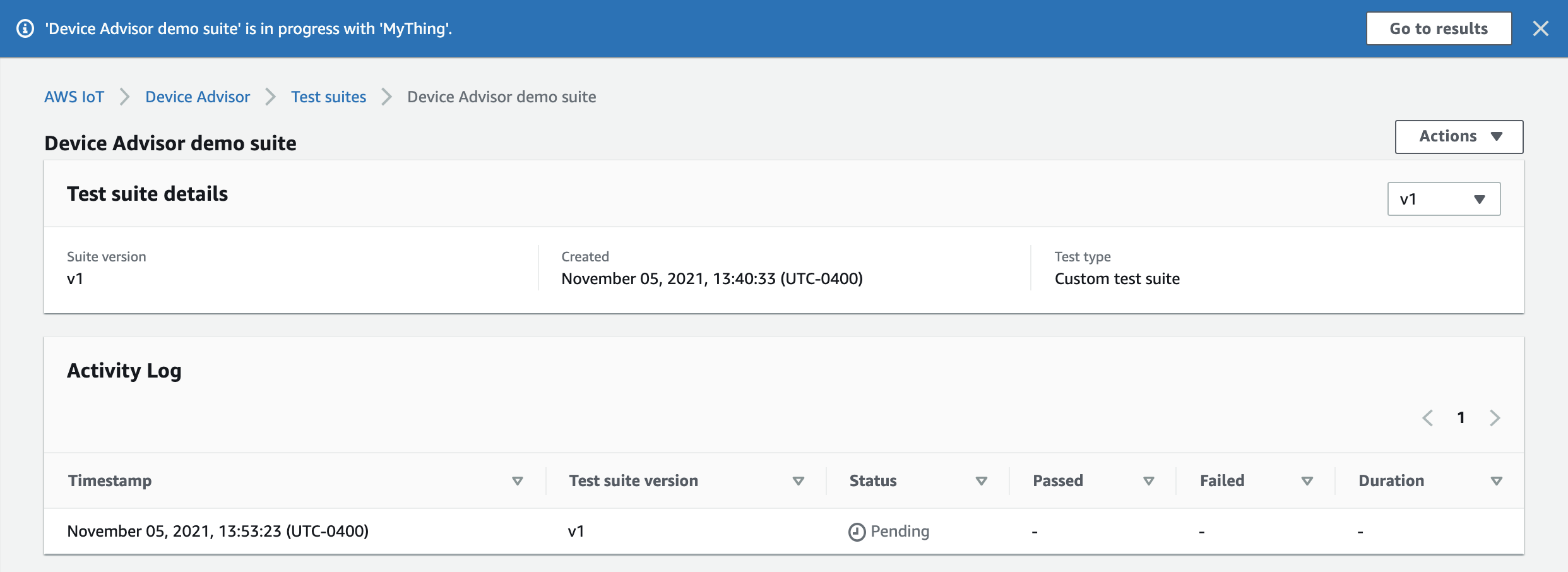 Einzelheiten zu einer benutzerdefinierten Testsuite mit dem Titel „Device Advisor Demo Suite“, die derzeit den Status „Ausstehend“ hat.