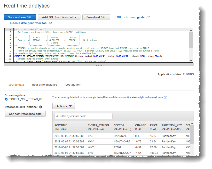 Screenshot des SQL Editors mit der Registerkarte „Quelldaten“, wobei die Streaming-Quelle hervorgehoben ist.