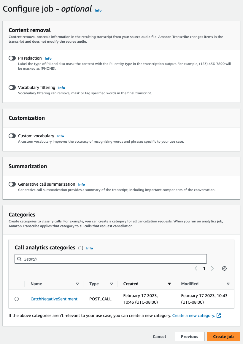 Amazon Transcribe Konsolen-Screenshot: Die Seite „Job konfigurieren“ mit allen benutzerdefinierten Kategorien.