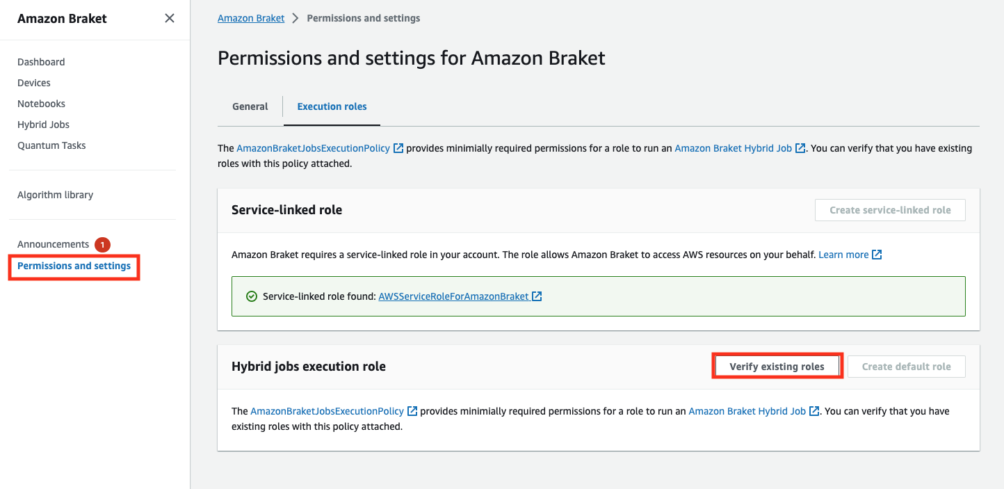 Página de permisos y configuración del servicio Amazon Braket que muestra un rol vinculado al servicio y una opción para verificar los roles existentes para el rol de ejecución de Hybrid Jobs.