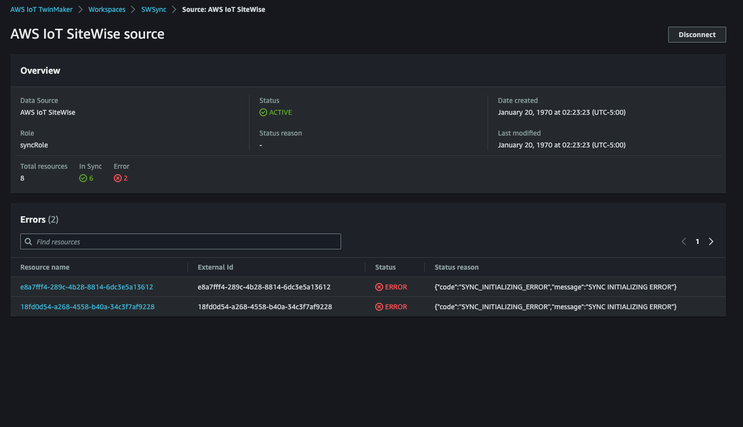 La página AWS IoT SiteWise de origen muestra los detalles de la sincronización de activos, incluidos los errores.