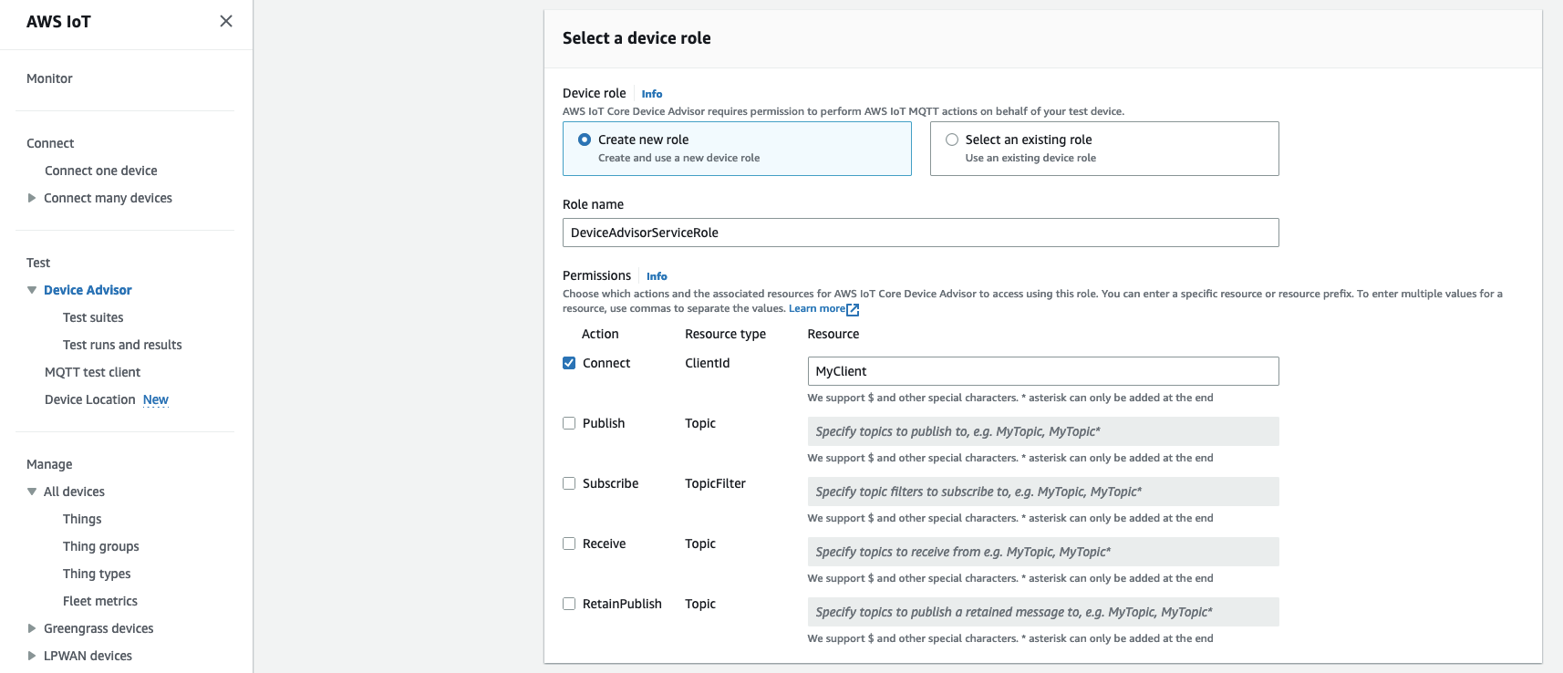 La interfaz de Device Advisor, en la que puede seleccionar una función de dispositivo y definir los permisos para conectar, publicar, suscribirse y gestionar los temas y los ID de cliente de MQTT.