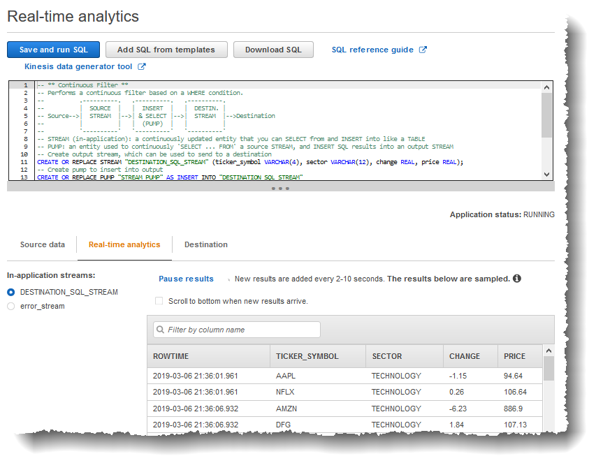 
                        Imagen de pantalla del editor de SQL que muestra la pestaña Real-time analytics con secuencias en la aplicación resaltadas.
                    