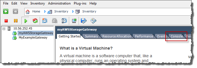 Pantalla de inventario de VMware vSphere que muestra la VM Storage Gateway seleccionada y la pestaña de la consola resaltada.