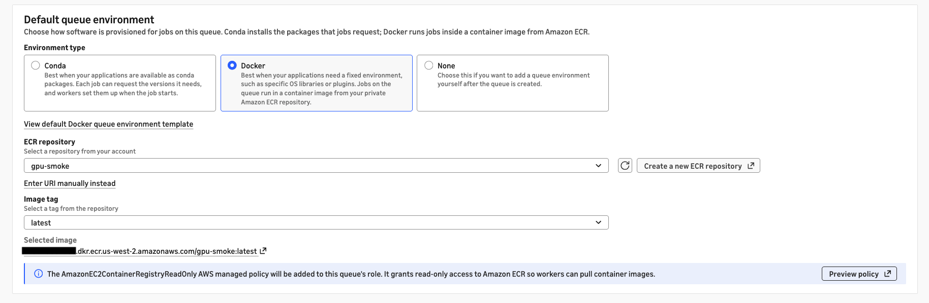 Konsol yang menampilkan bagian lingkungan antrian Default dengan Docker dipilih sebagai tipe lingkungan, repositori ECR dan tag gambar yang dipilih, dan URI gambar kontainer tersusun.