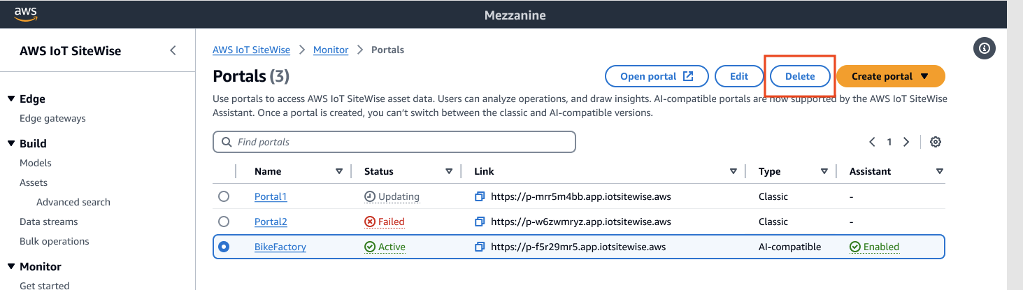 Halaman detail portal dengan Delete disorot.