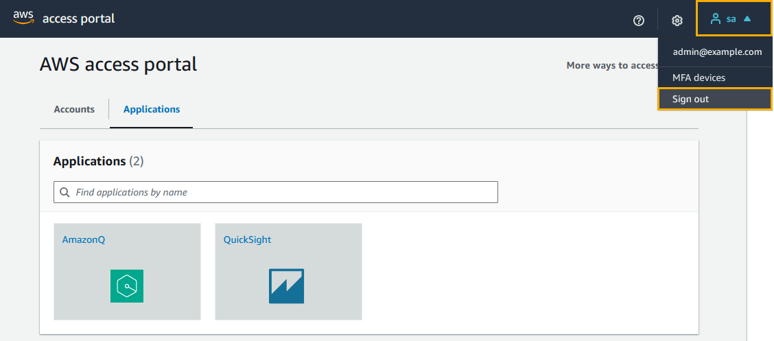 Pengguna masuk ke portal AWS akses.