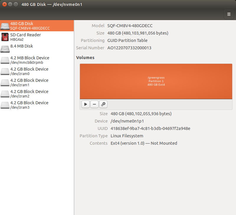 Disk management interface showing a 480 GB SSD with partitioning details and connected devices.