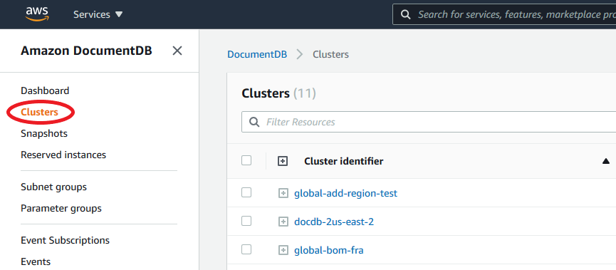 Immagine: la casella di navigazione Clusters che mostra un elenco di collegamenti cluster esistenti e i collegamenti di istanza corrispondenti.