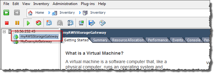 La schermata VMware vSphere Inventory mostra la macchina virtuale Storage Gateway con l'icona verde di alimentazione accesa.
