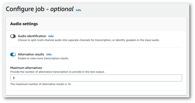 Amazon Transcribepagina 'Configura lavoro' della console. Nel pannello «Impostazioni audio», puoi abilitare i risultati alternativi e specificare il numero massimo di alternative che desideri includere nell'output della trascrizione.