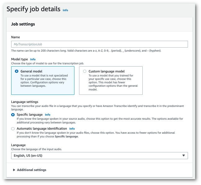 Amazon Transcribepagina «Specifica i dettagli del lavoro» della console. Nel pannello «Impostazioni Job», puoi specificare un nome per il tuo lavoro di trascrizione, selezionare un tipo di modello e specificare le impostazioni della lingua.