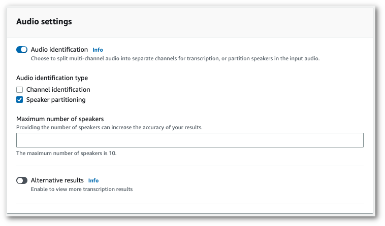 Amazon Transcribe pagina 'Configura lavoro' della console. Nel pannello 'Impostazioni audio', puoi abilitare la “Suddivisione dei parlanti”.