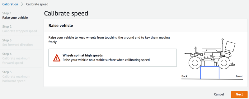 
                            イメージ: AWS DeepRacer 車両を持ち上げて速度キャリブレーションを開始します。
                        