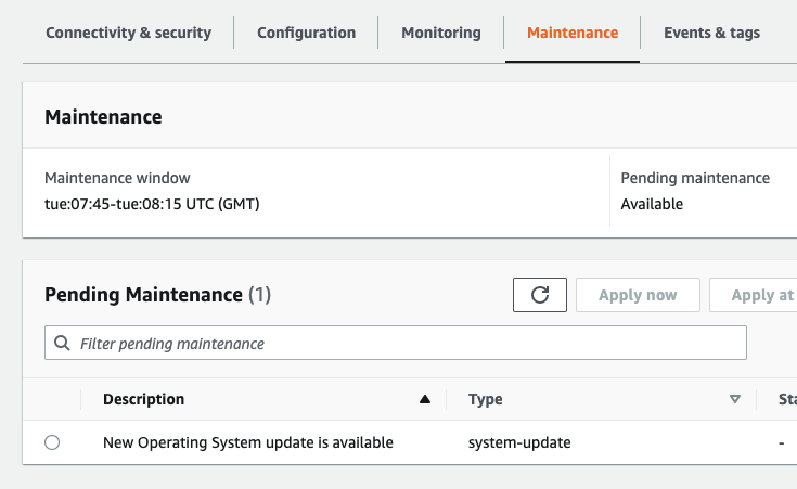 Amazon DocumentDB コンソールで、クラスターのメンテナンス列が表示されます。
