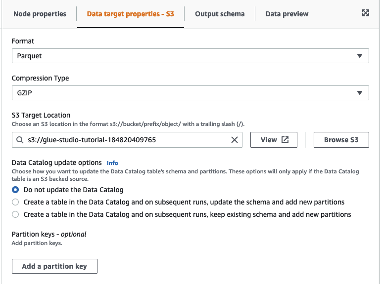 
            スクリーンショットは、[Data target properties - Amazon S3] (データターゲットのプロパティ - Amazon S3) タブと使用可能なフィールドを示しています。
          