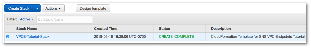 ステータスが CREATE_ の AWS CloudFormation スタックCOMPLETE。