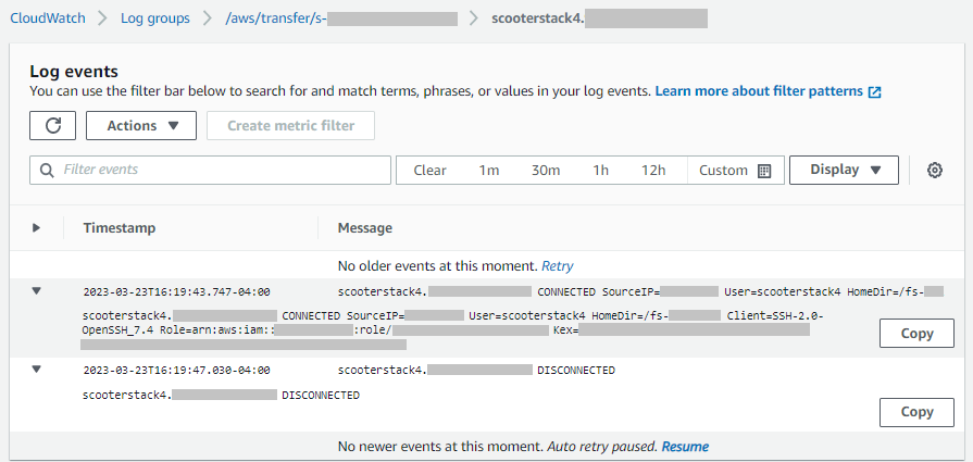 ユーザーが SFTP サーバーに接続し、後で切断するセッションを示すログ画面の例。