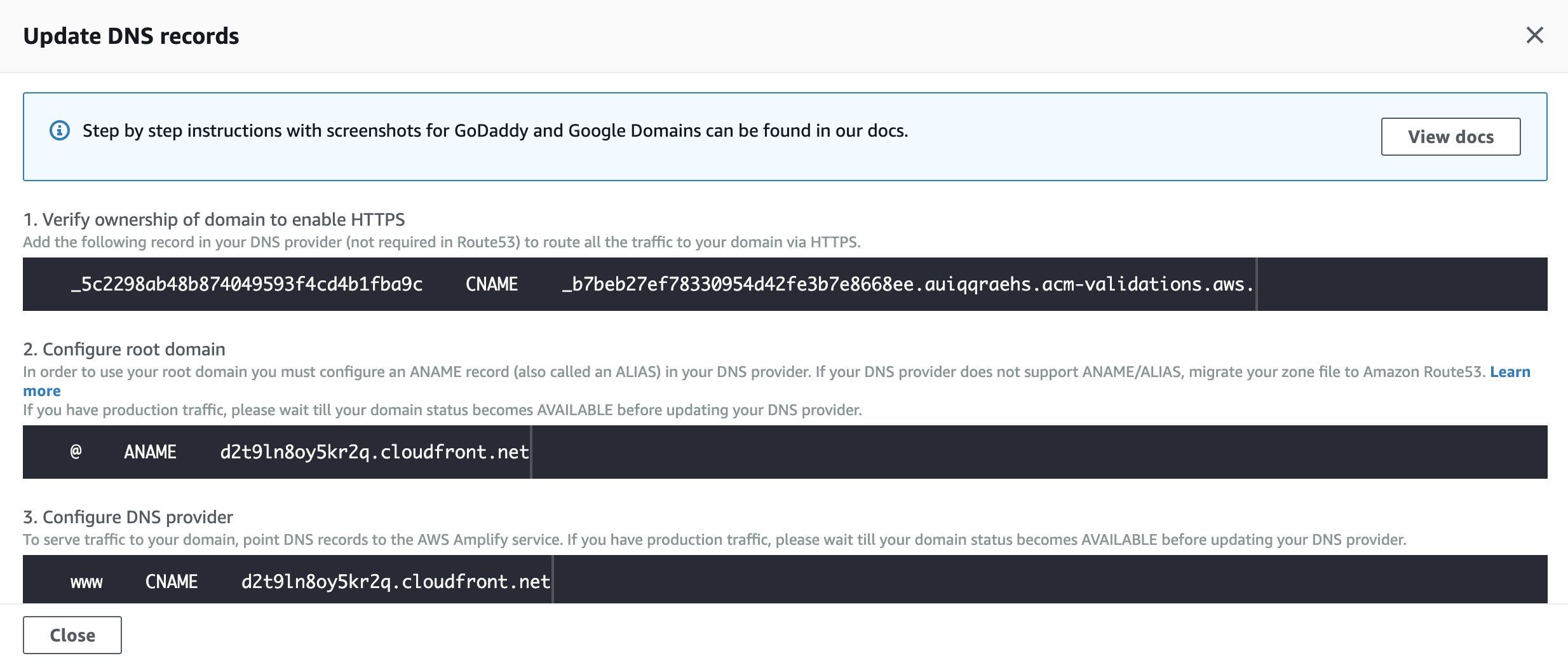 
                  Captura de tela da seção Atualizar registros DNS no console do Amplify.
               