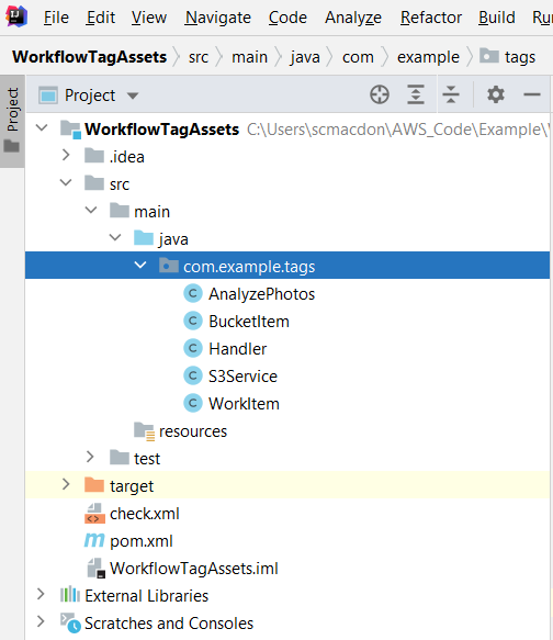 Estrutura do projeto mostrando classes Java para fluxo de trabalho de marcação de ativos como AnalyzePhotos, BucketItem, Handler, S3Service e. WorkItem