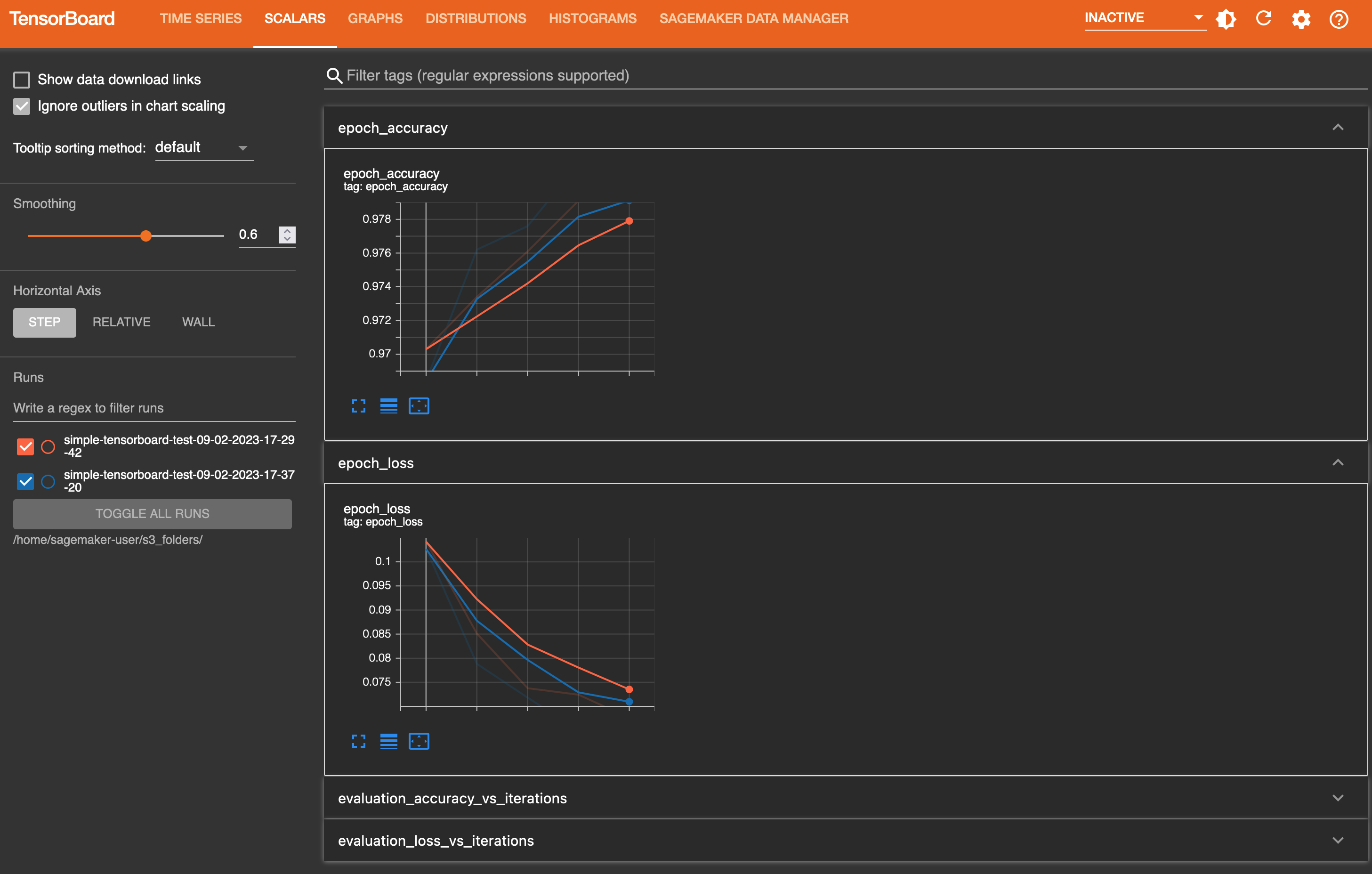 Uma captura de tela da guia SCALARS que mostra os TensorBoard dados dos trabalhos de treinamento selecionados para rastreamento e os gráficos de valores escalares, como precisão e perda, em relação à etapa (ou época) no painel principal.