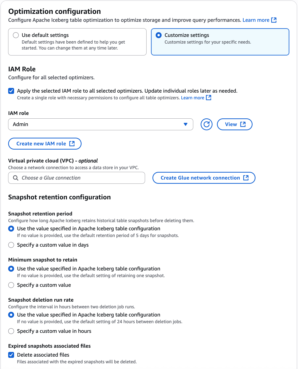 使用啟用保留 > 自訂設定選項的 Apache Iceberg 資料表詳細資訊頁面。