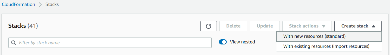 中的 Stacks 頁面 AWS CloudFormation ，其中包含建立 Stack 和選取的新資源。
