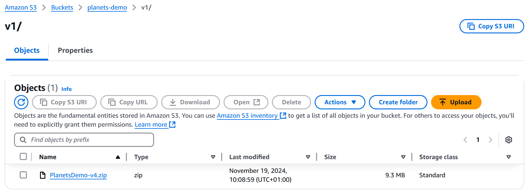 Amazon S3 中的 PlanetsDemo 儲存貯體,顯示 v1 字首和 planetsdemo-v4.zip 檔案。