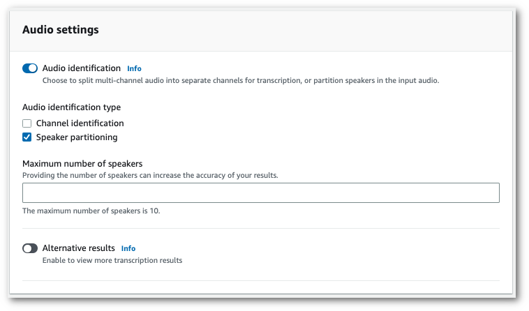 Amazon Transcribe 控制台「配置工作」頁面。在「音訊設定」面板中，您可以啟用「發言者分隔」。
